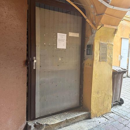 C Private Room In City Center In Bratislava Esterno foto