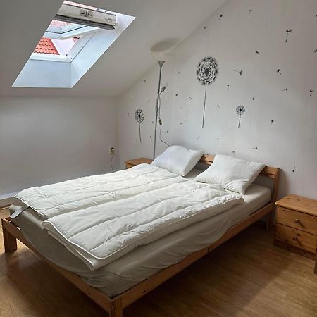 C Private Room In City Center In Bratislava Esterno foto