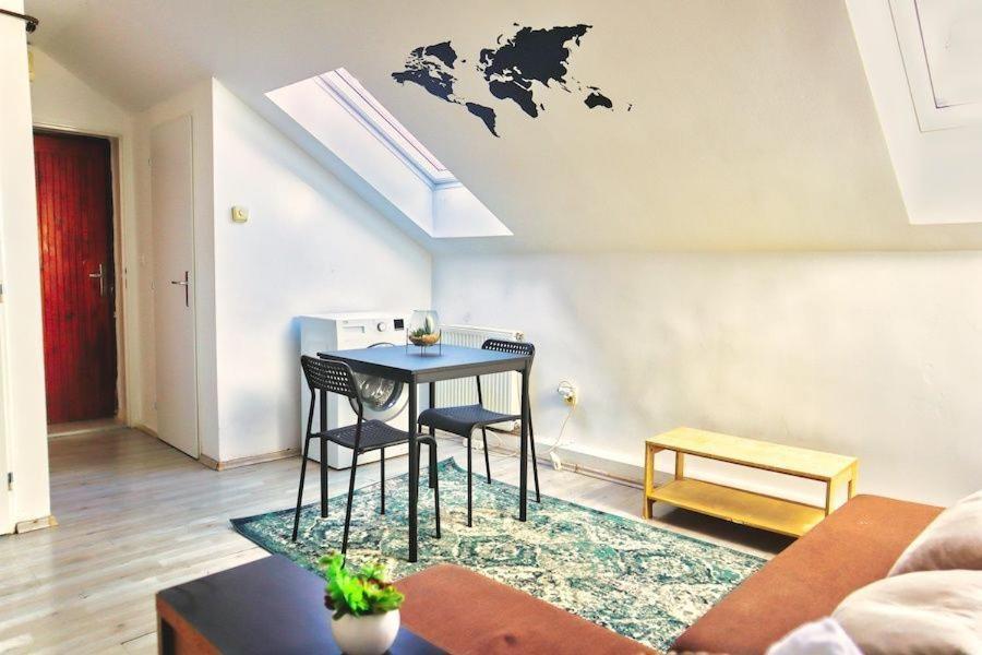 C Private Room In City Center In Bratislava Esterno foto