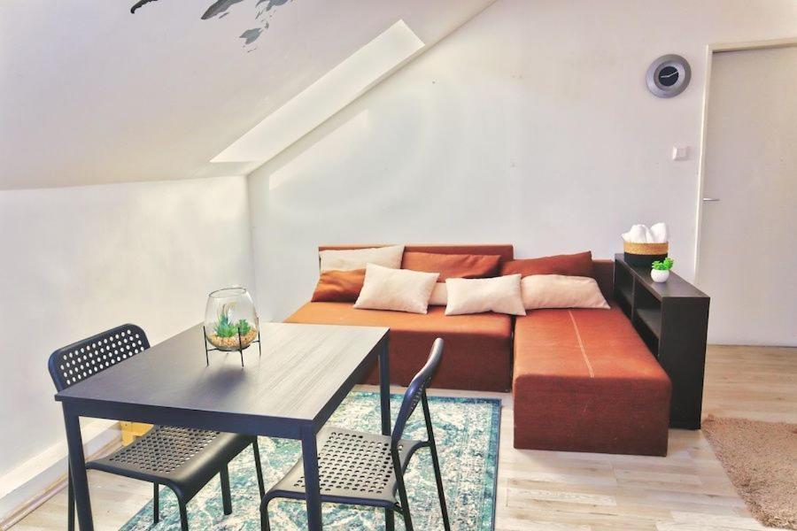 C Private Room In City Center In Bratislava Esterno foto