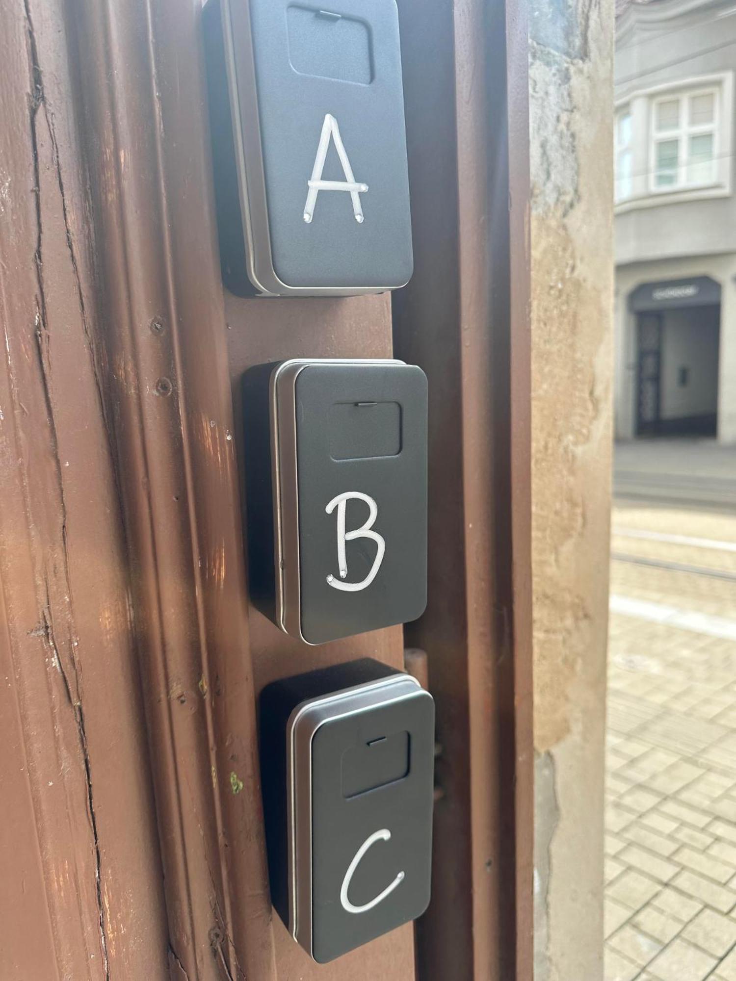 C Private Room In City Center In Bratislava Esterno foto